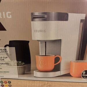 Keurig White Coffee Maker with Orange Mug